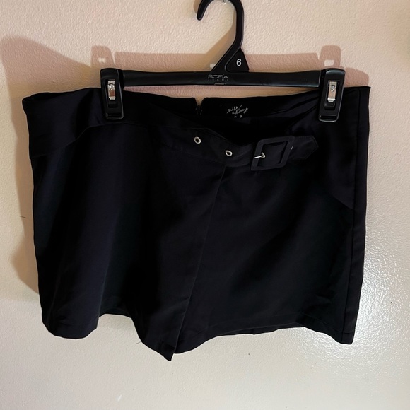 milk & honey Skirt/shorts  black Size XL polyester spandex zippers - Picture 4 of 12